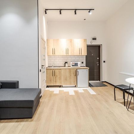 Modern Apartment In The Old City Львів Екстер'єр фото