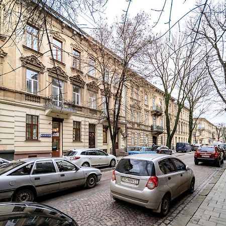 Modern Apartment In The Old City Львів Екстер'єр фото