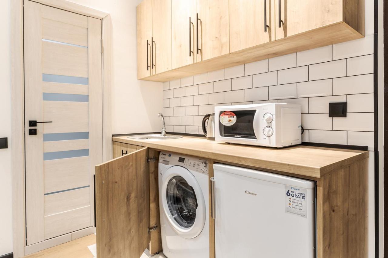 Modern Apartment In The Old City Львів Екстер'єр фото