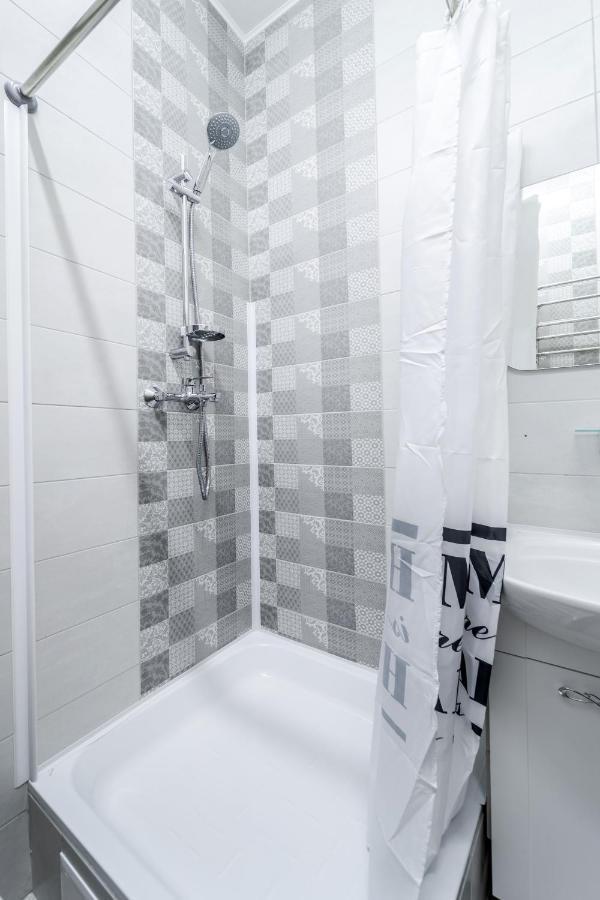 Modern Apartment In The Old City Львів Екстер'єр фото
