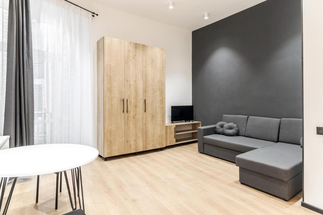 Modern Apartment In The Old City Львів Екстер'єр фото