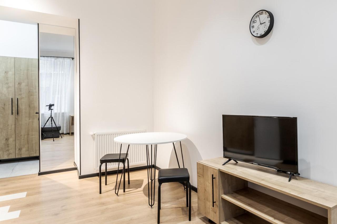 Modern Apartment In The Old City Львів Екстер'єр фото