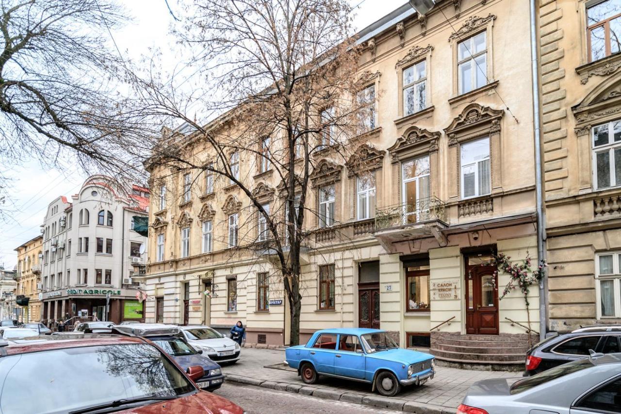 Modern Apartment In The Old City Львів Екстер'єр фото