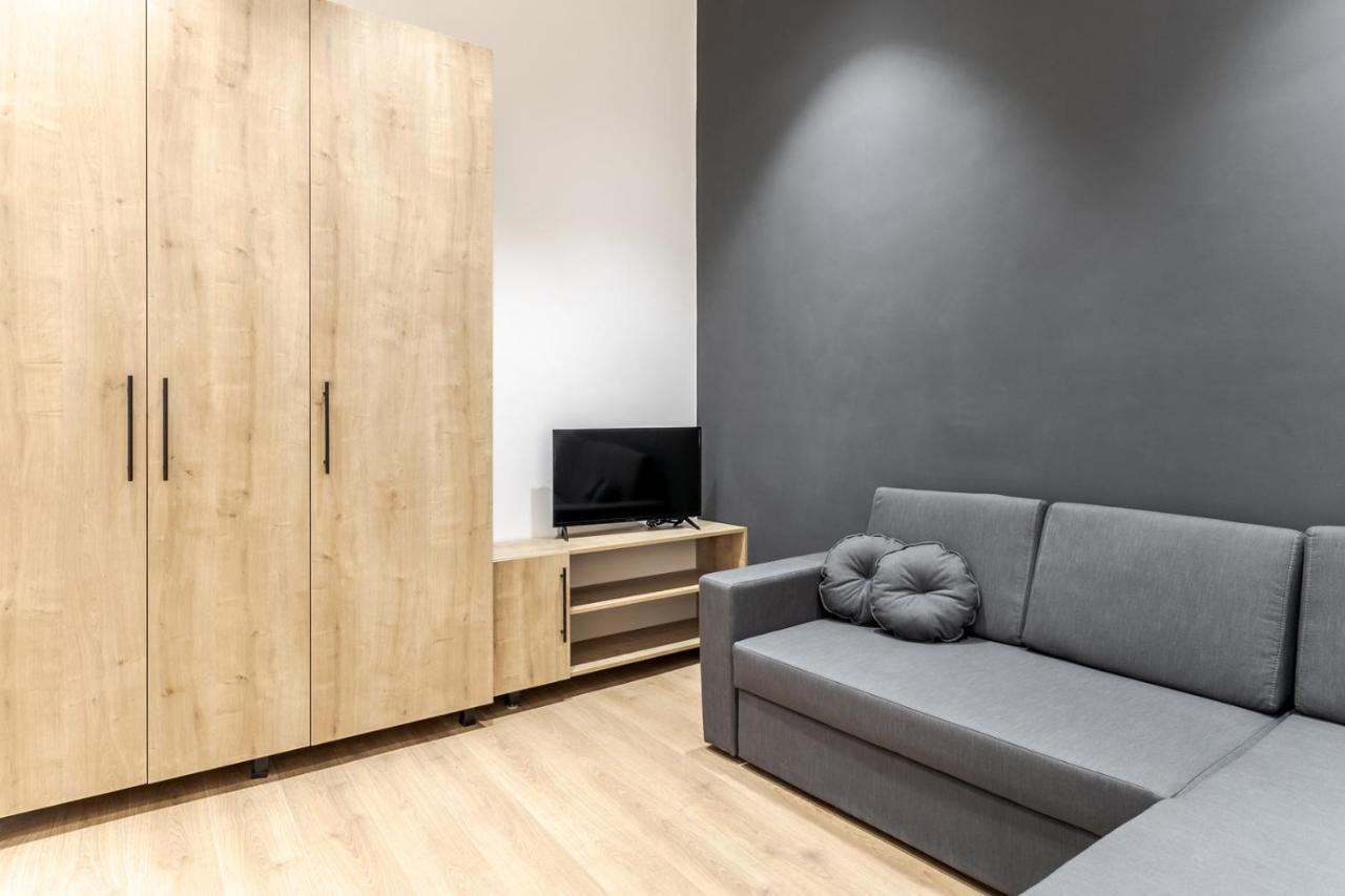 Modern Apartment In The Old City Львів Екстер'єр фото
