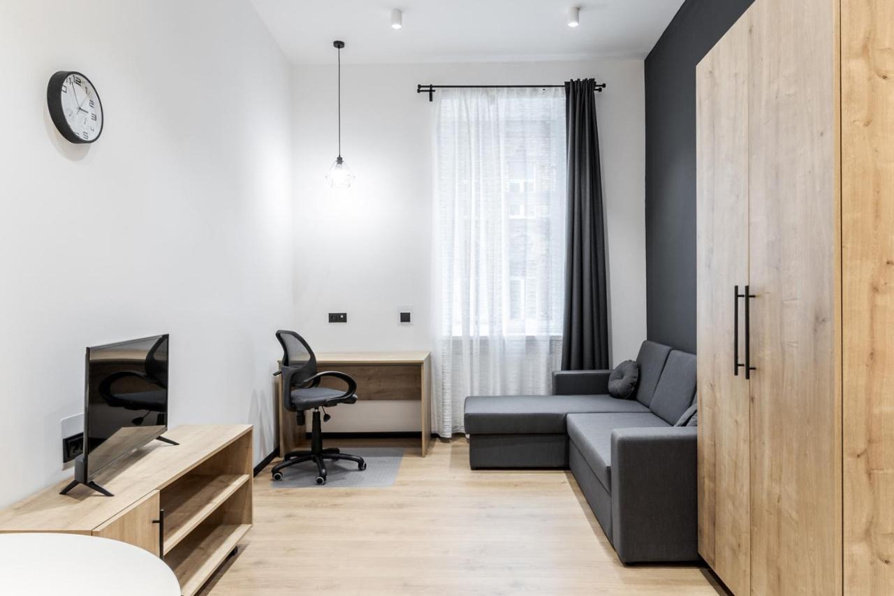Modern Apartment In The Old City Львів Екстер'єр фото