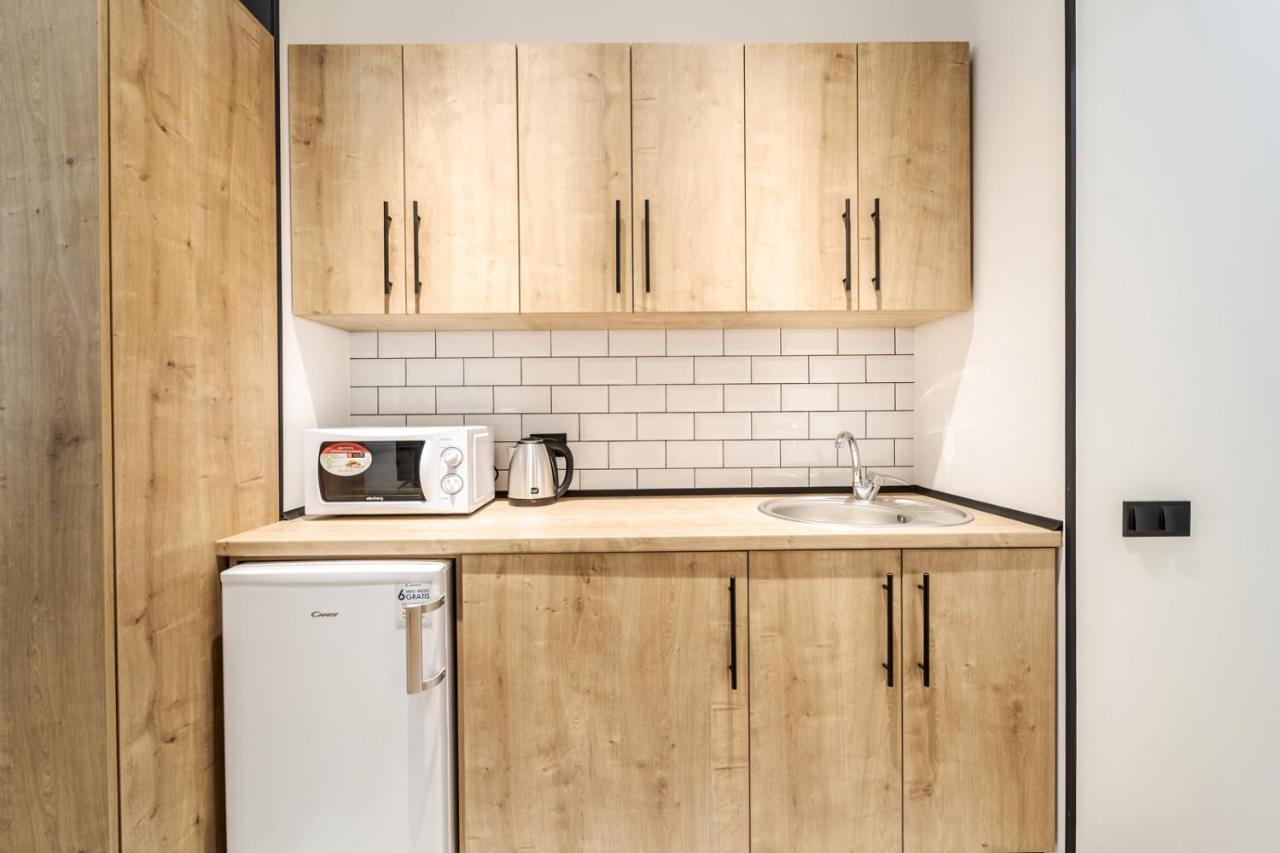 Modern Apartment In The Old City Львів Екстер'єр фото