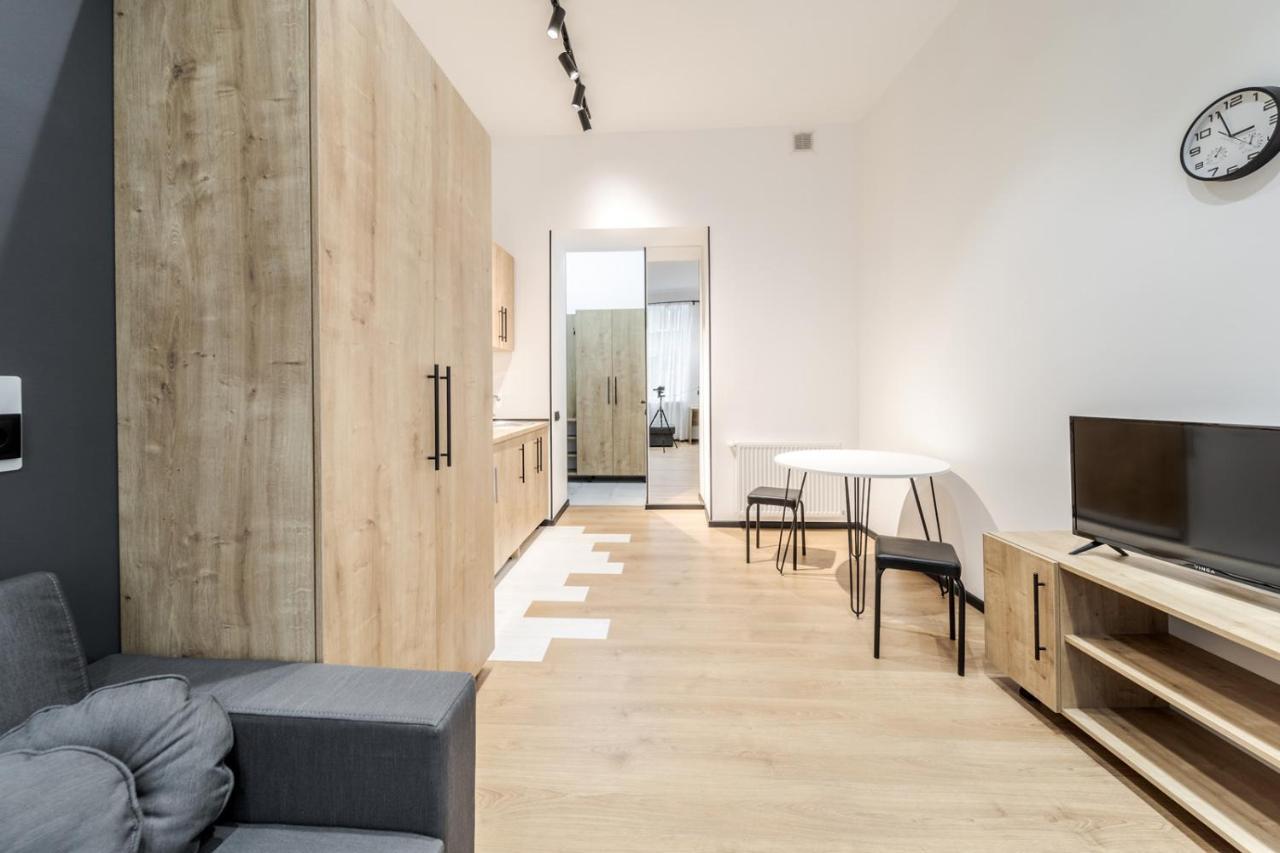 Modern Apartment In The Old City Львів Екстер'єр фото
