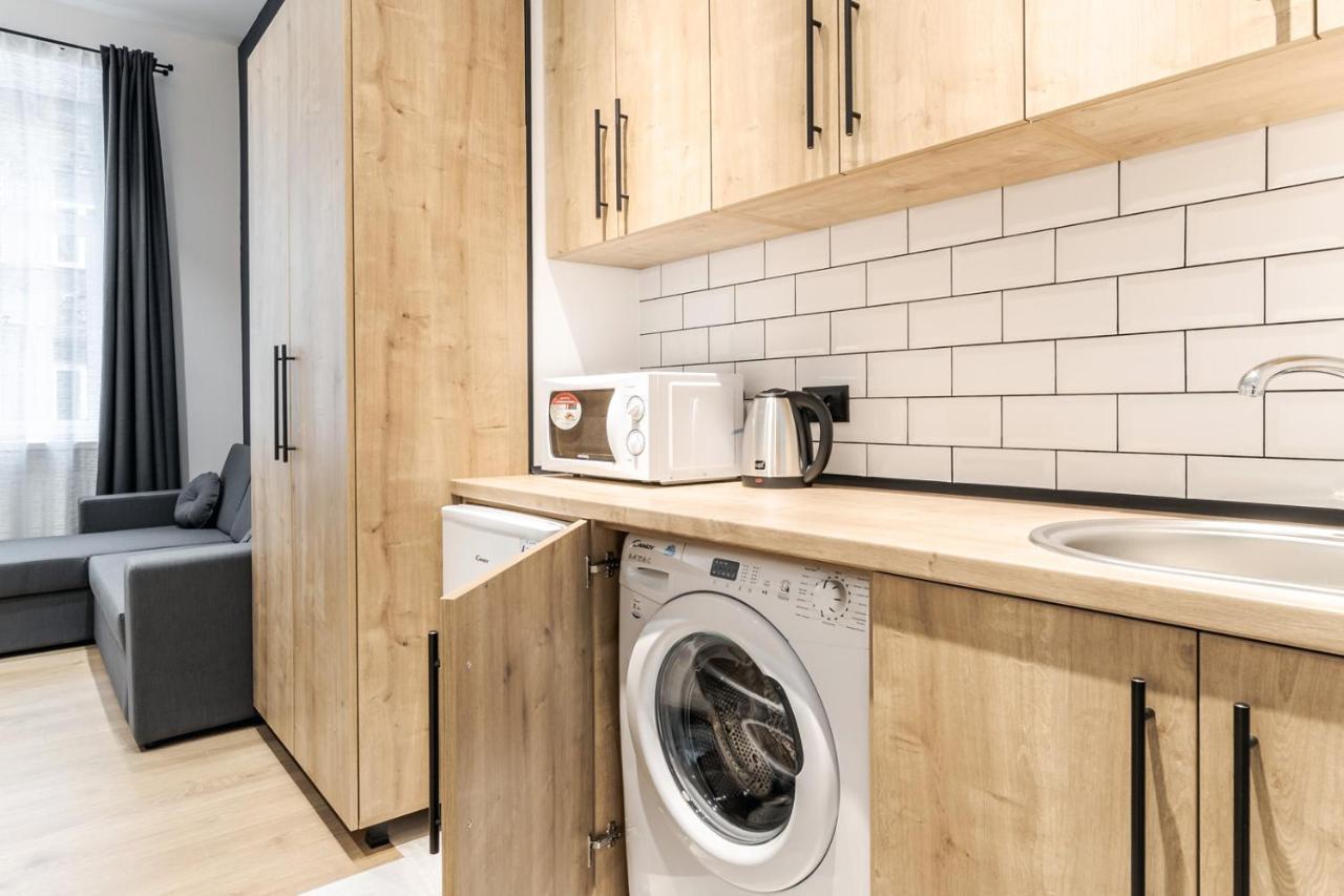 Modern Apartment In The Old City Львів Екстер'єр фото