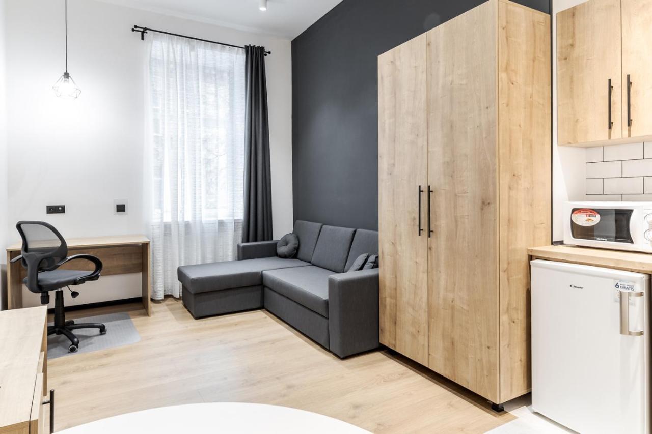 Modern Apartment In The Old City Львів Екстер'єр фото