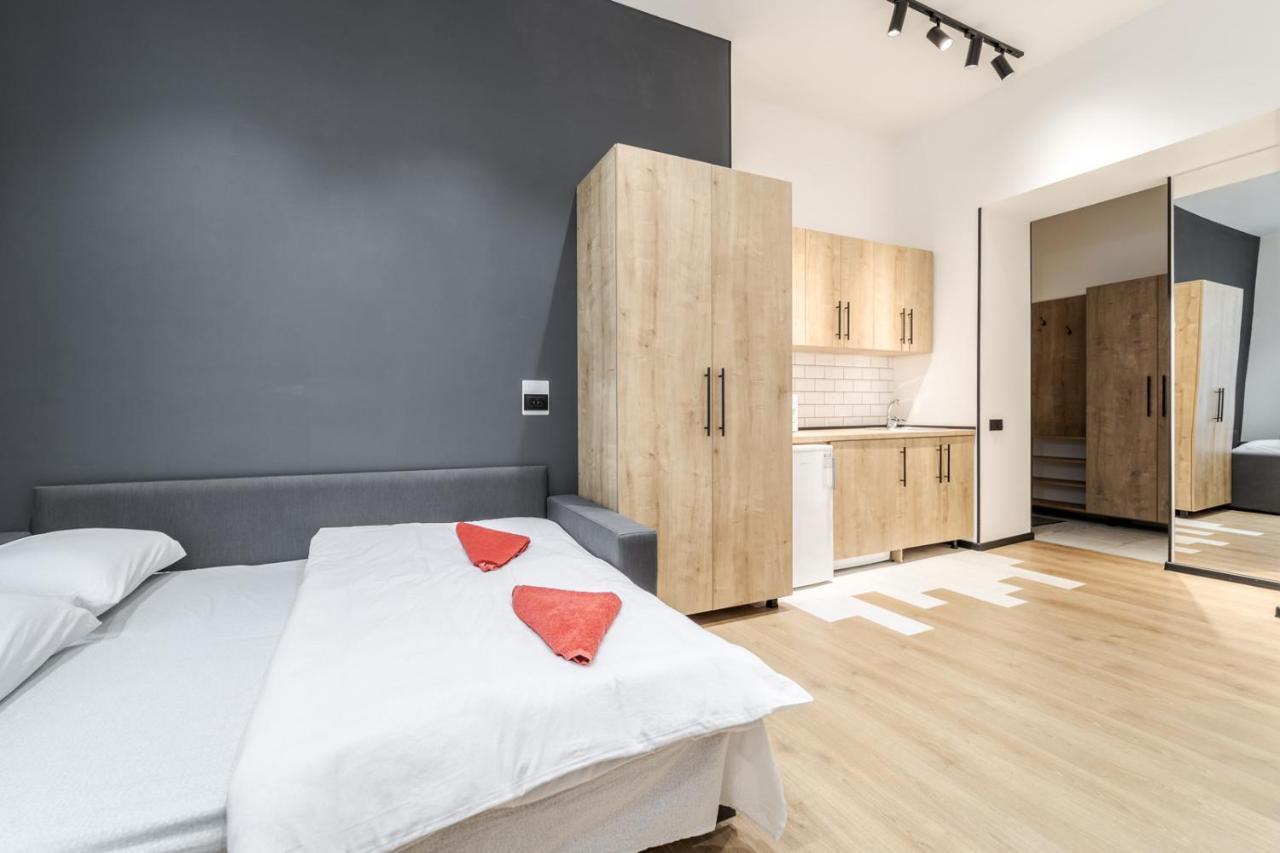 Modern Apartment In The Old City Львів Екстер'єр фото