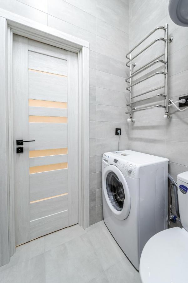 Modern Apartment In The Old City Львів Екстер'єр фото