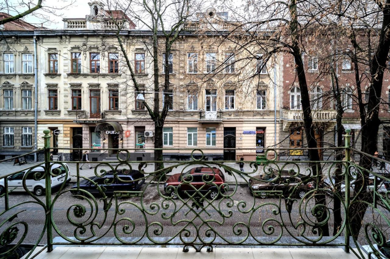 Modern Apartment In The Old City Львів Екстер'єр фото