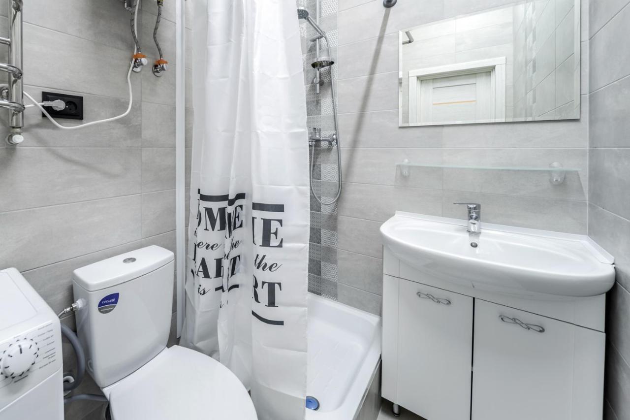 Modern Apartment In The Old City Львів Екстер'єр фото