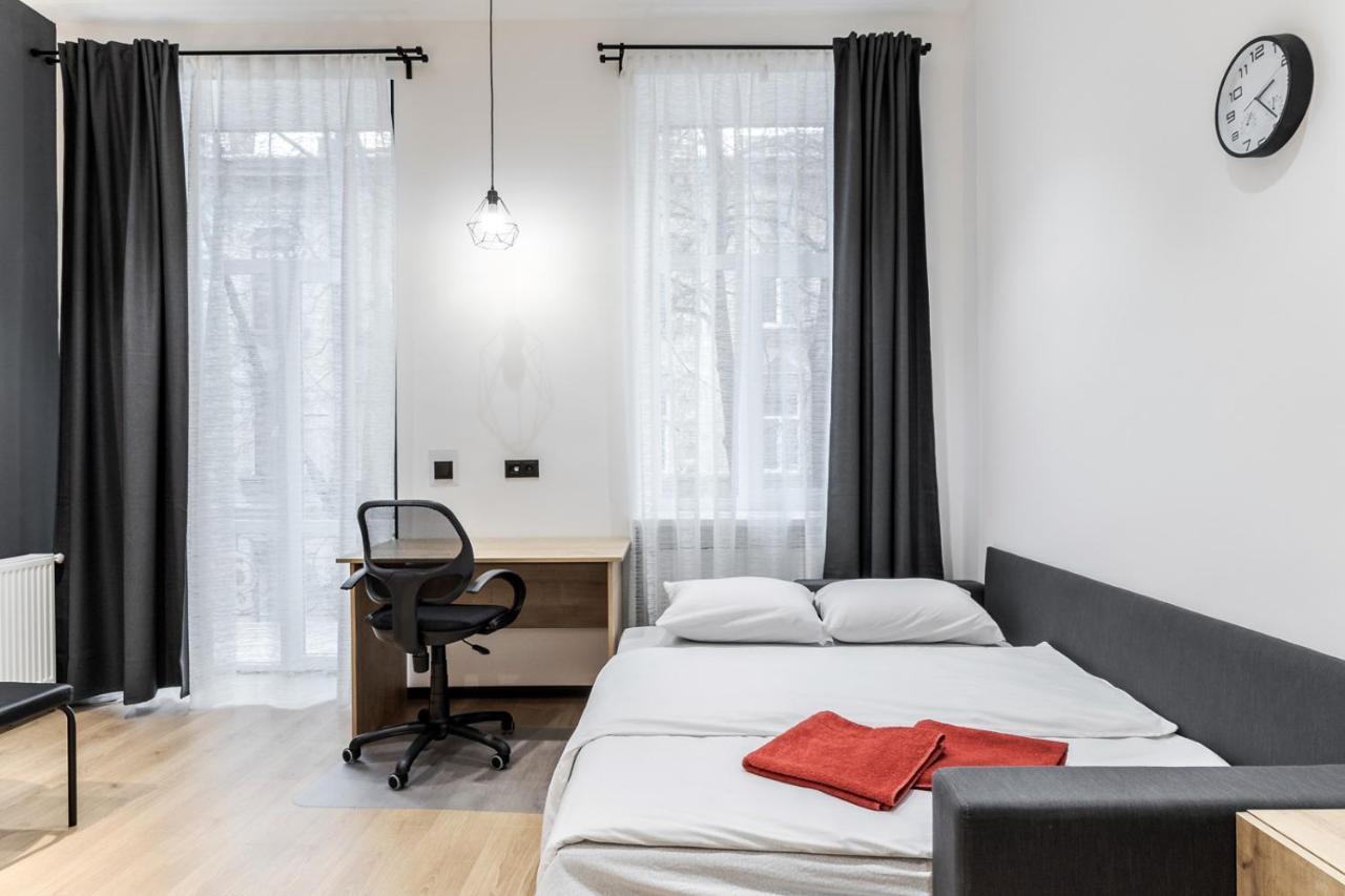 Modern Apartment In The Old City Львів Екстер'єр фото