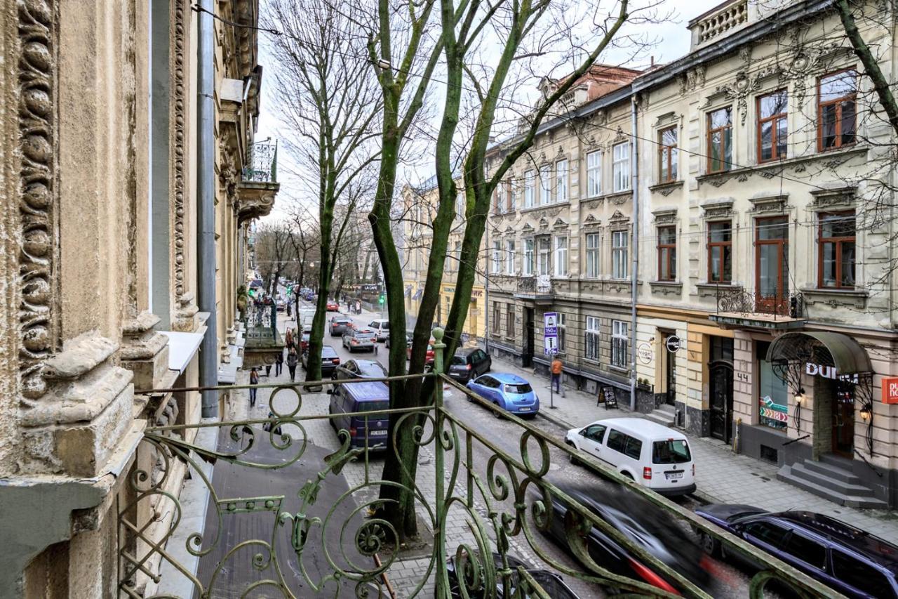 Modern Apartment In The Old City Львів Екстер'єр фото