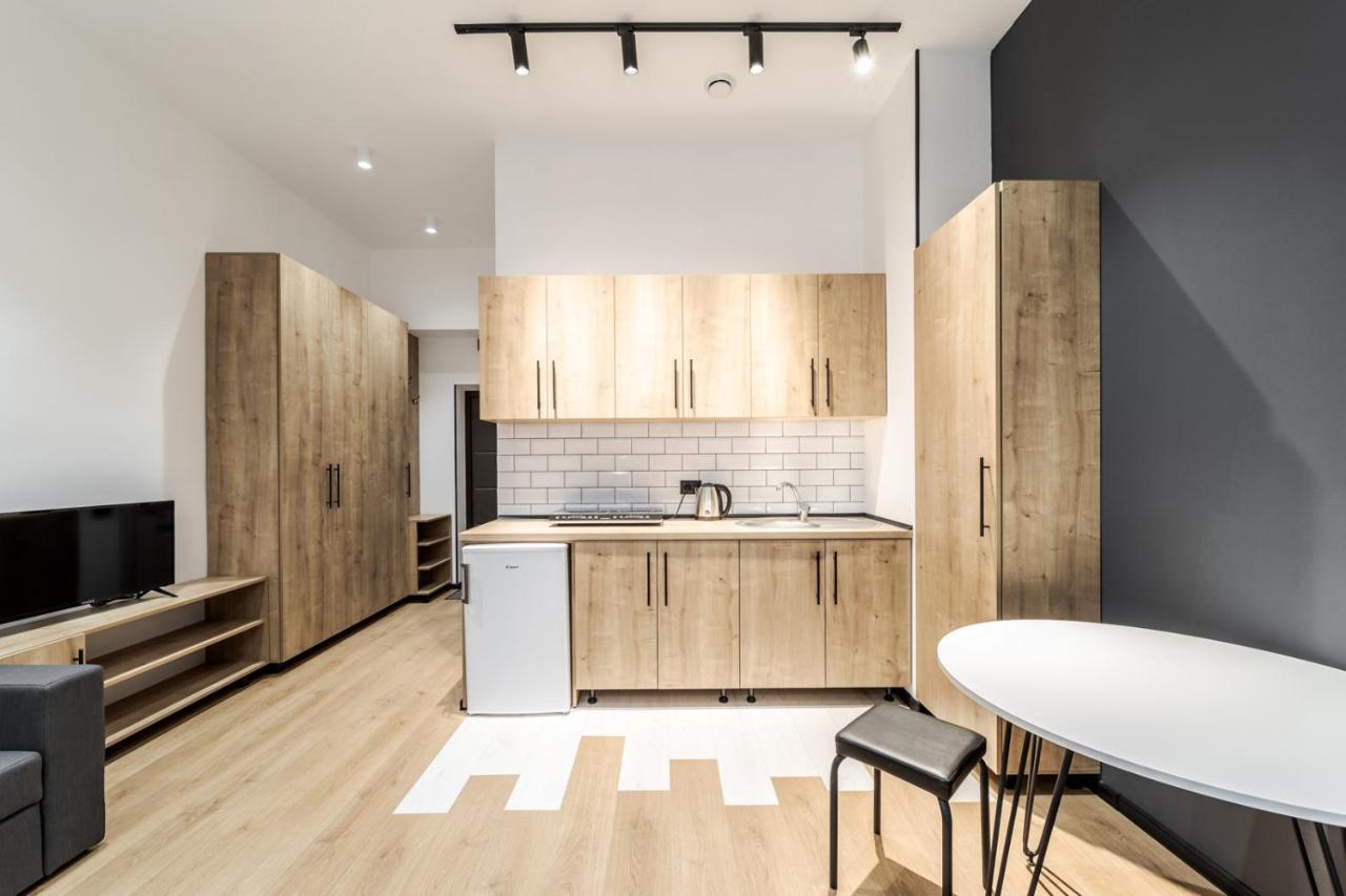 Modern Apartment In The Old City Львів Екстер'єр фото