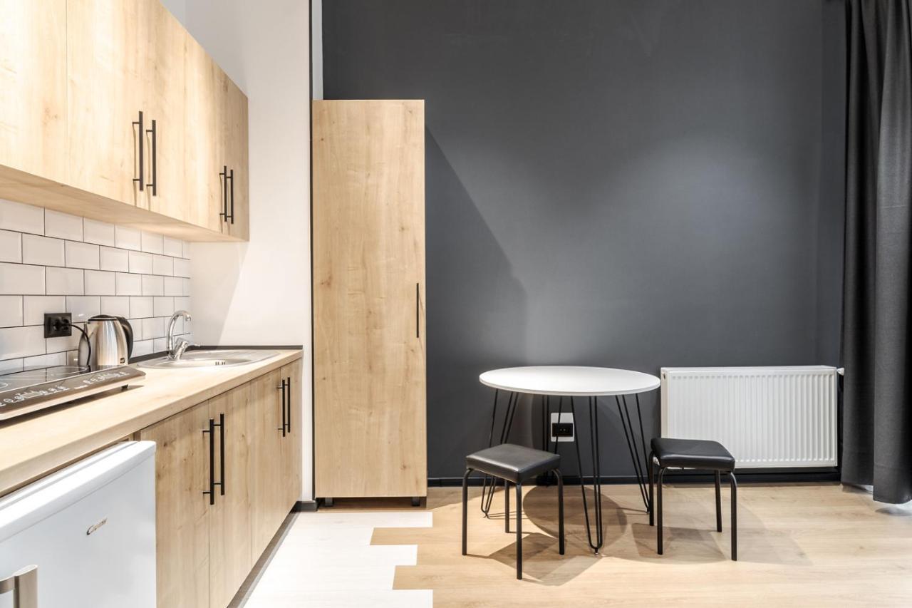 Modern Apartment In The Old City Львів Екстер'єр фото